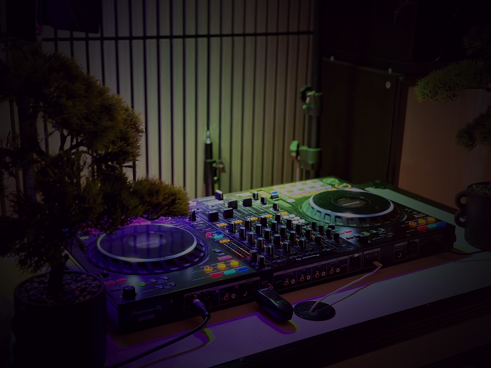 DJ Setup purple